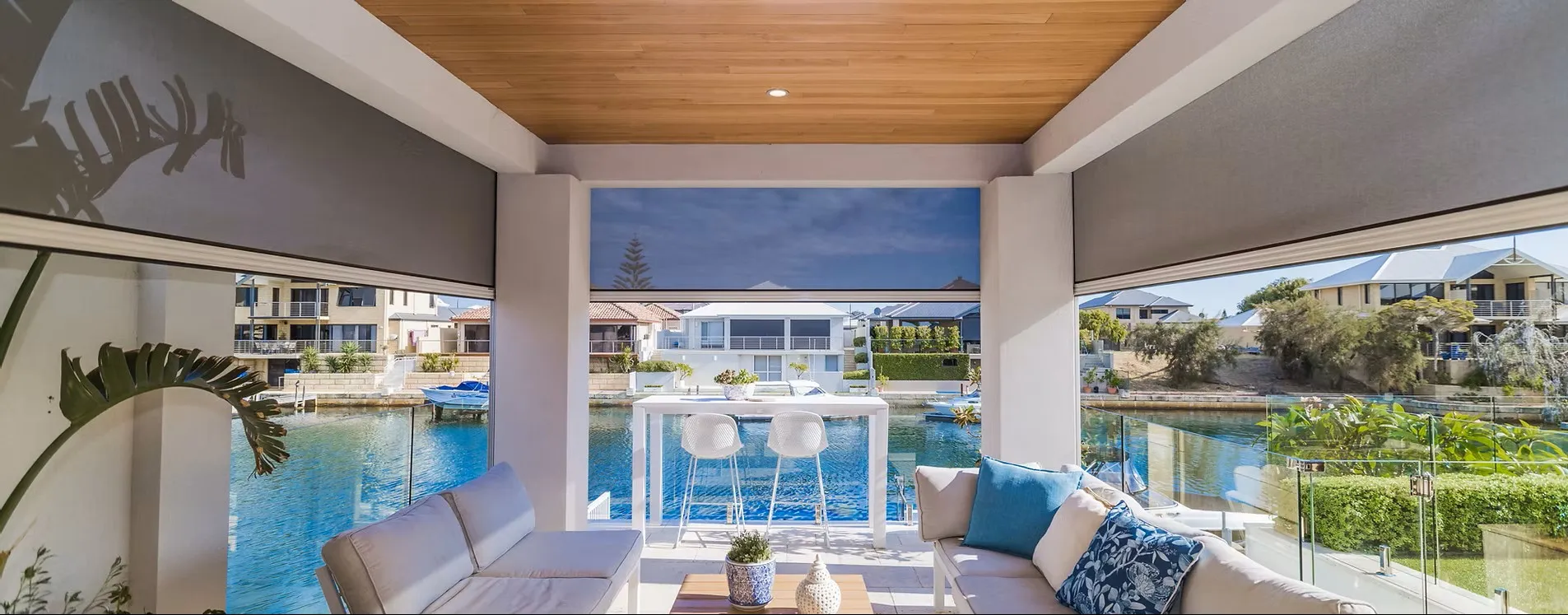 How to Choose the Right Outdoor Blind Fabric for Your Brisbane Home