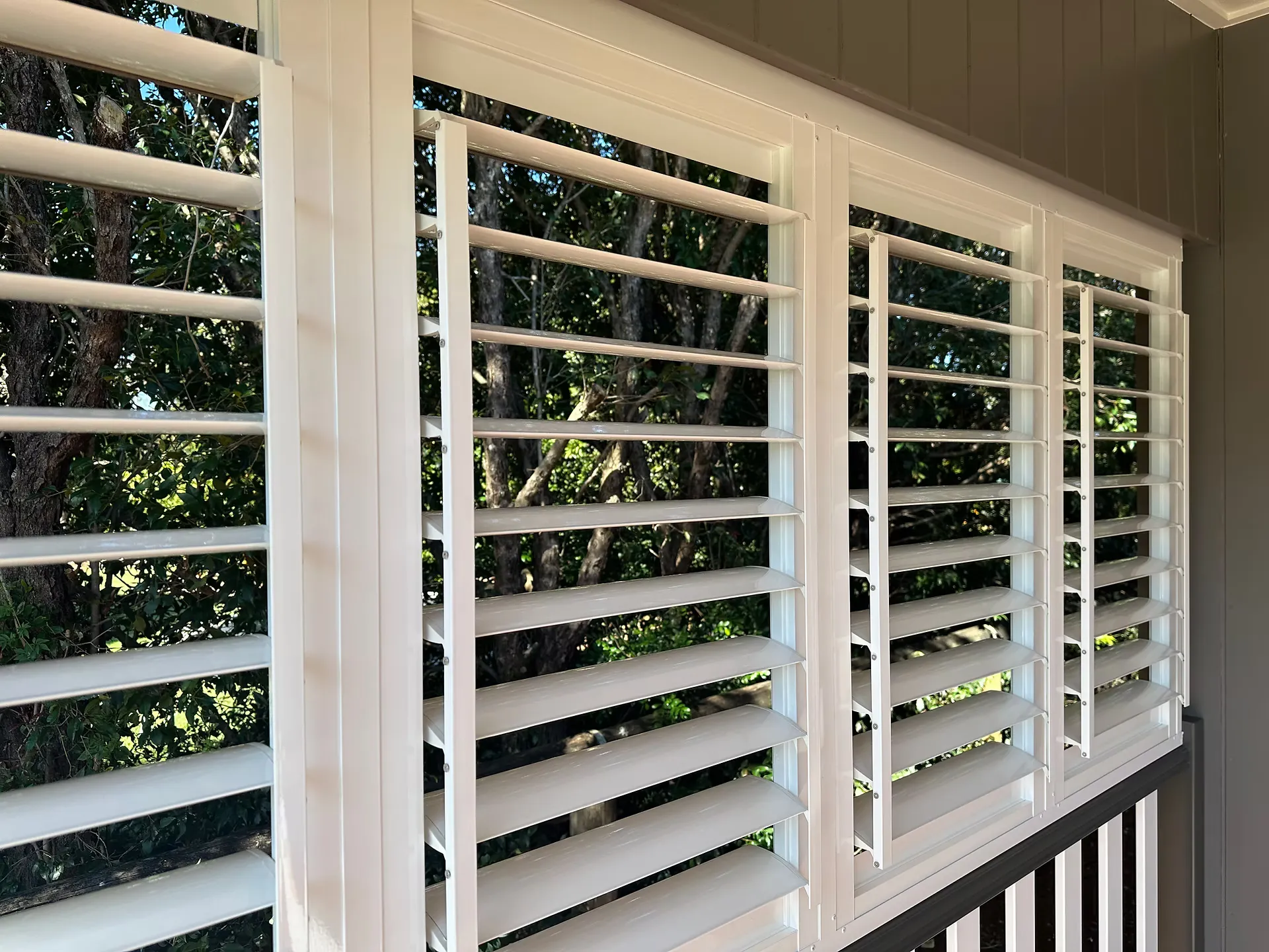 Pearl White Fiexed Louvers 